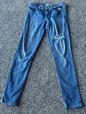 Levi’s 711 Skinny Jeans Size 26 Medium Wash Distressed Denim